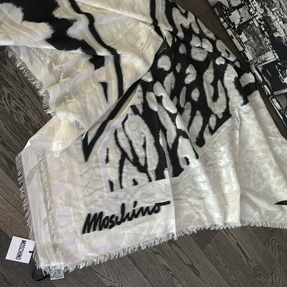 Moschino Black and White Animal Print  oversized Scarf - Picture 15 of 17